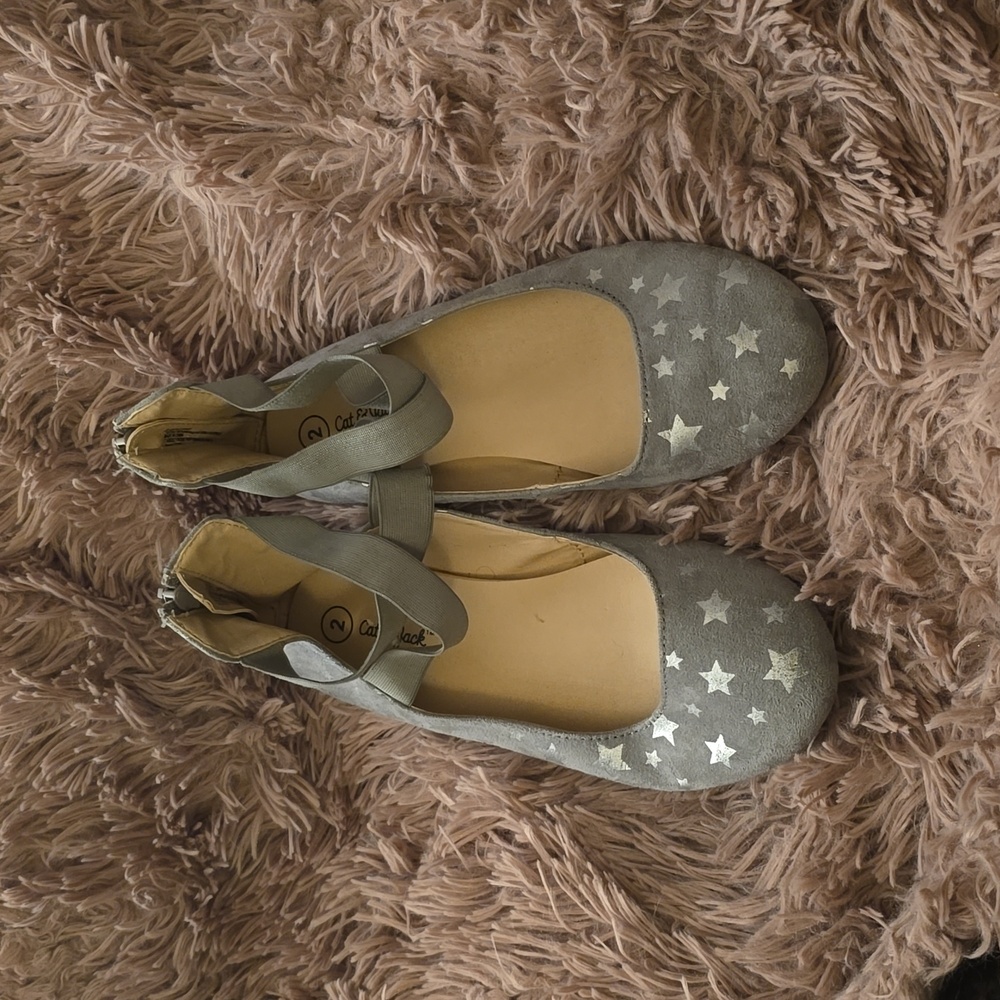 Girls ballet flats, silver/ gray with sparkly silver stars, new no tags